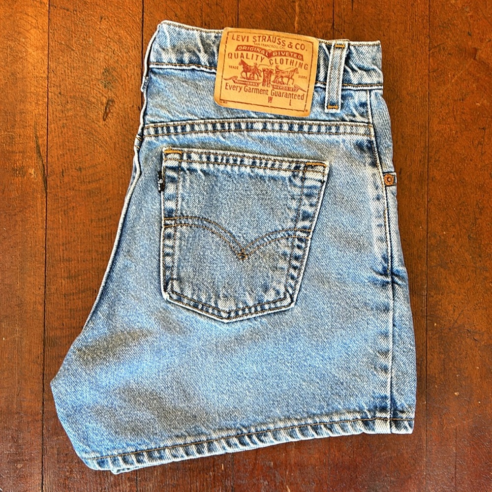 Levi’s Jean Shorts - Picture 3 of 4